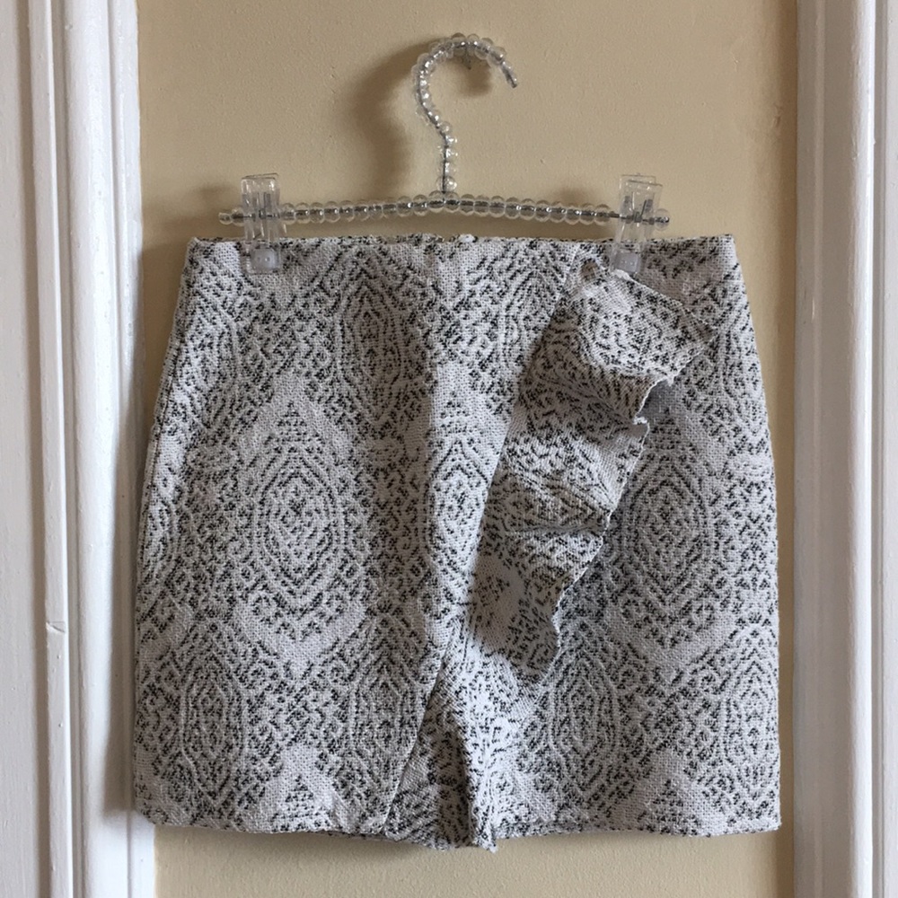 Versatile and feminine Maje mini skirt